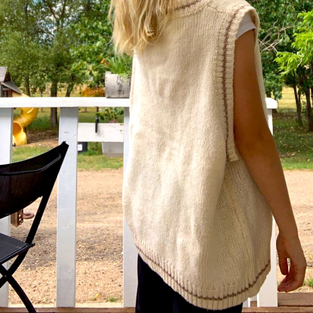 Oversized sweater vest cream